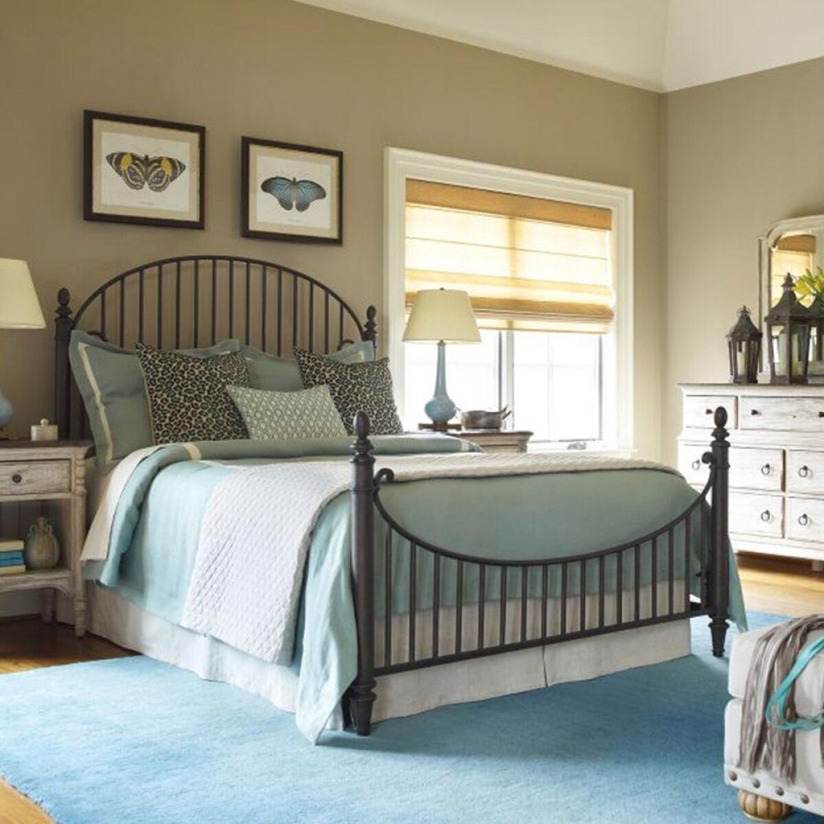 Weatherford Queen Heather Catlins Metal Bed - Image 2