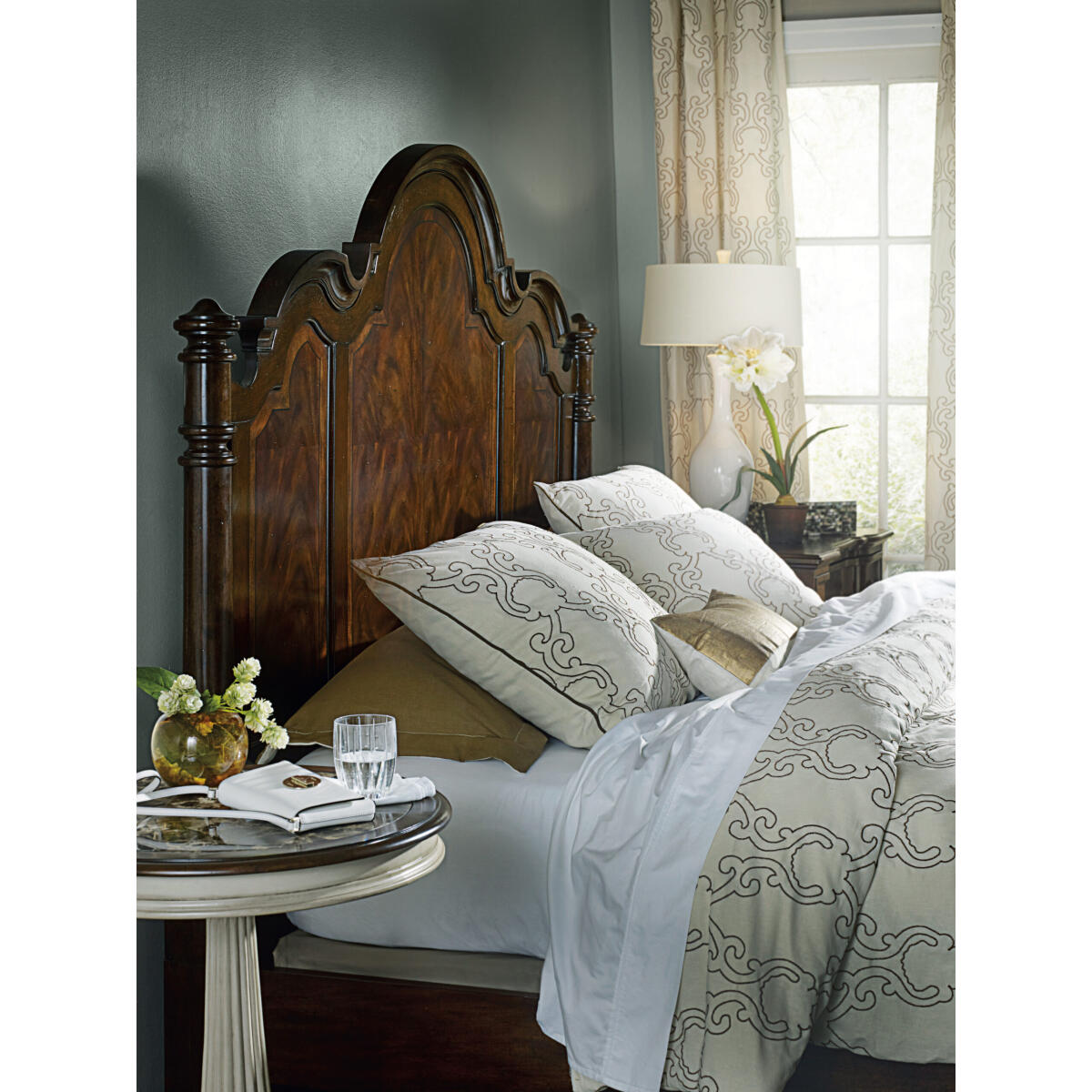Leesburg Leesburg Queen Poster Bed - Image 4