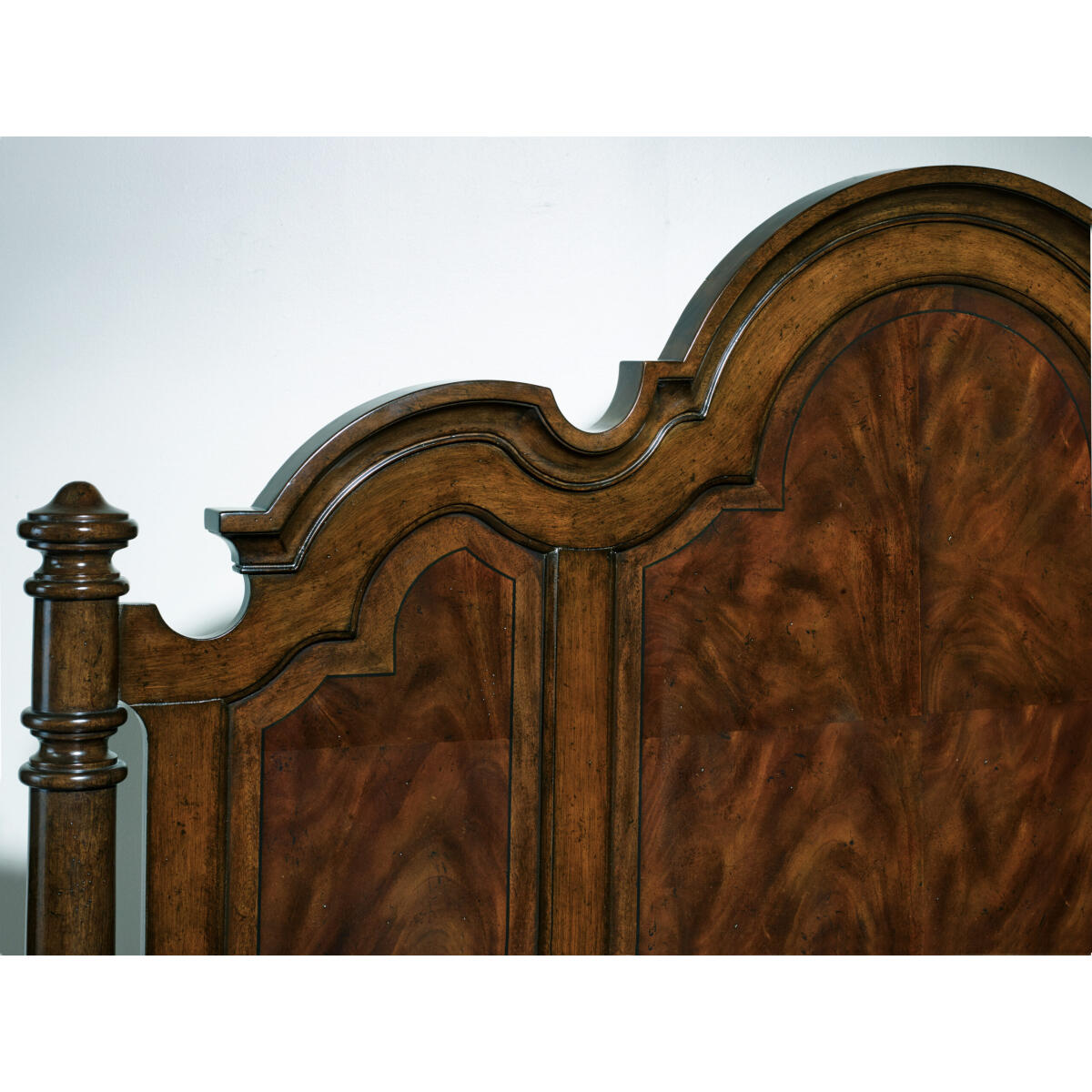 Leesburg Leesburg Queen Poster Bed - Image 3